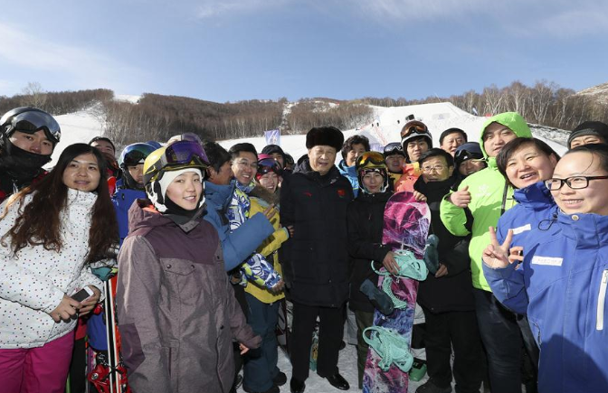 习近平走进崇礼滑雪场考察，祝游客玩得开心！