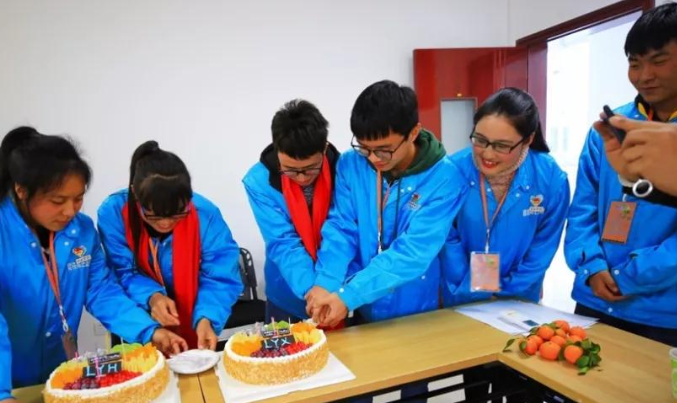 环球在线新闻&nbsp;云南省文山学院的蛙们，用爱温暖了回家的路！