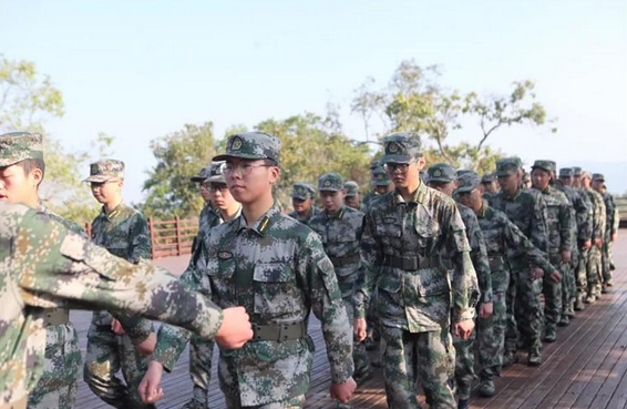 环球在线新闻 中国少年特战兵训练营点燃45名特殊少年军人梦