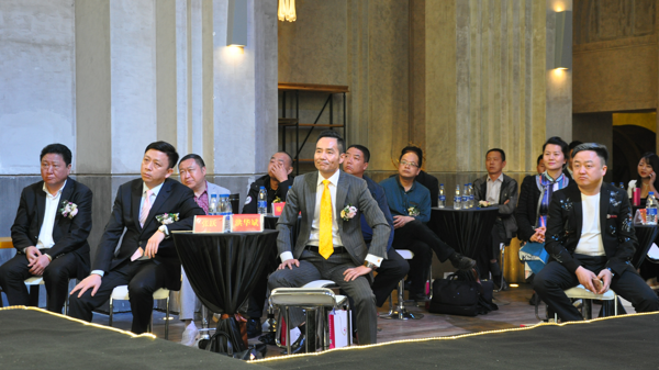 环球在线新闻&nbsp;2018携手共赢，打造网红盈利新模式“嘿！眼圈黑&nbsp;&nbsp;show&nbsp;yourself”--昆明首发式