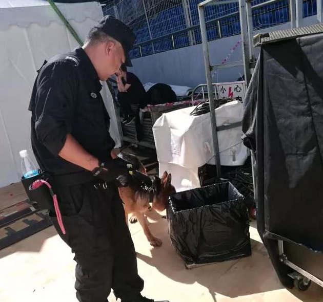 环球在线新闻&nbsp;搜爆犬出动，护卫“五月天”昆明演唱会