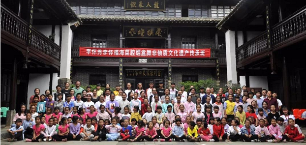 环球在线新闻 2018云南省红河州石屏县 "龙朋五期"李怀秀李怀福非遗传习所海菜腔、烟盒舞传承班开学典礼！
