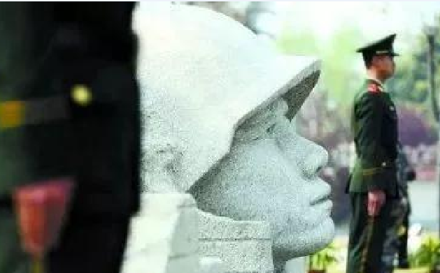 环球在线新闻 "四个人三双眼睛一条腿"说的是谁？祖国不会忘记他们......