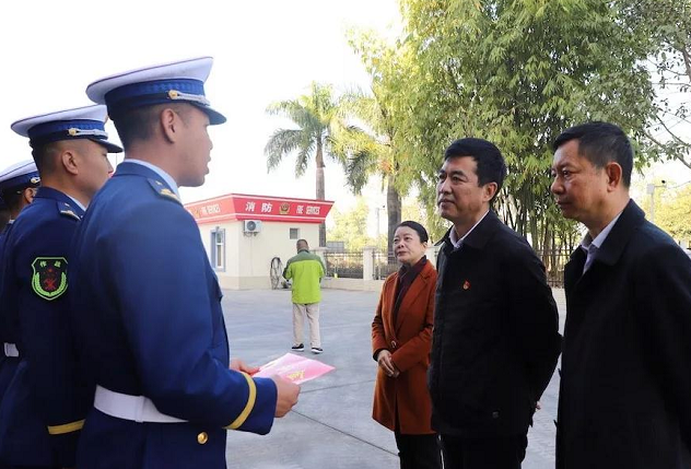 环球在线新闻 ​除夕，德宏州领导看望慰问春节值班执勤人员！