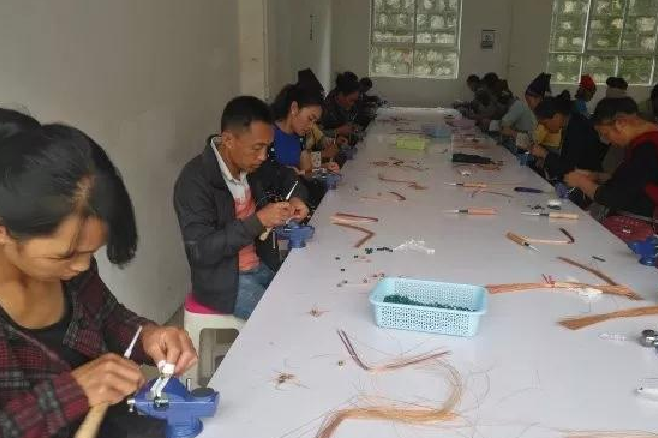 环球在线新闻&nbsp;云南省文山州丘北县“扶贫车间”助力就业扶贫驶入&nbsp;“快车道”