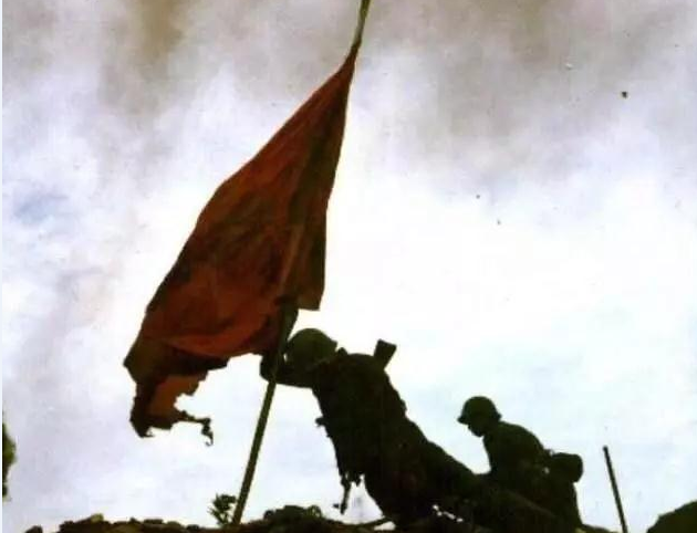 环球在线新闻 纪念对越自卫反击战40周年，今天为老兵战友点赞