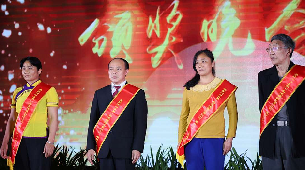 环球在线新闻 云南省红河州河口县举行第一届道德模范暨2018“感动河口”人物颁奖晚会