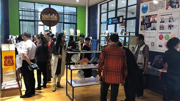 环球在线新闻 中国云南楚雄彝绣博物馆是国内迄今为止唯一的公益性民营彝族服饰彝绣博物馆