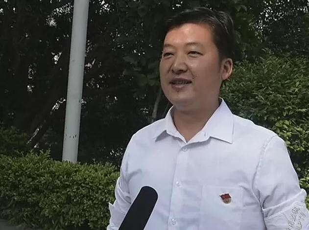 环球在线新闻&nbsp;云南省文山州麻栗坡县委教育工委组织开展主题活动升国旗仪式