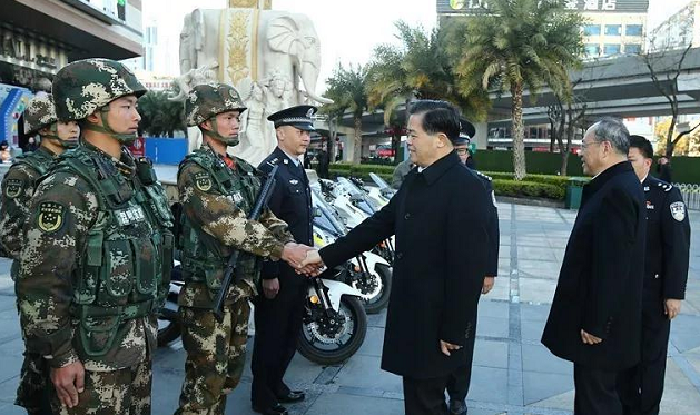环球在线新闻 让老百姓过一个平安祥和欢乐的春节！陈豪阮成发率队检查春节期间安保维稳工作并看望慰问一线值班值守人员