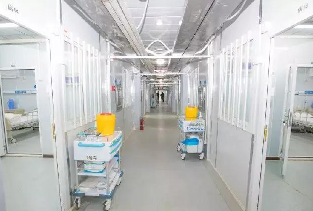 武汉雷神山医院接收首批新冠肺炎确诊患者