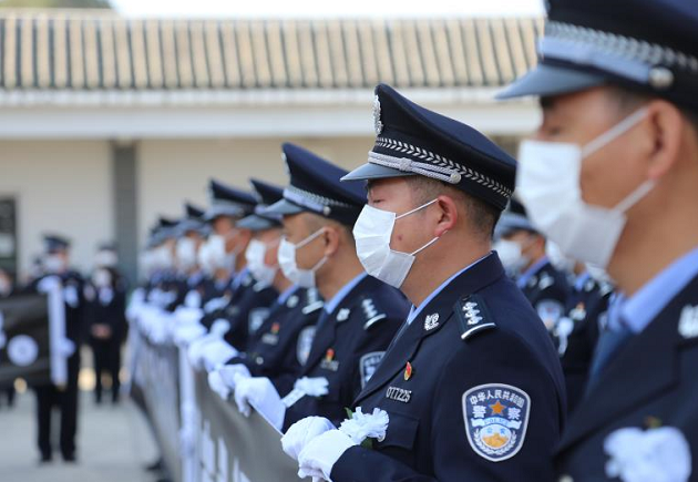 泪别英雄！云南广南牺牲民警谢帅业追悼会举行