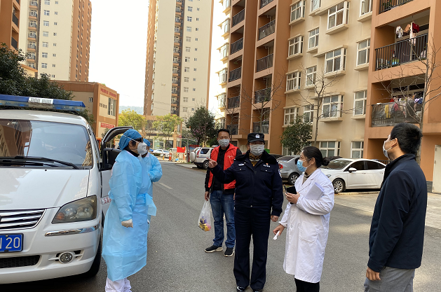治庸·铁军：贴心女警用情守护群众安全