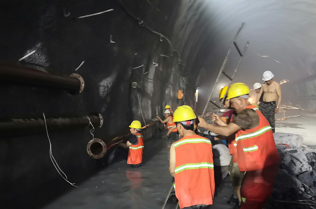 中老昆万铁路最长隧道建设“三喜临门”