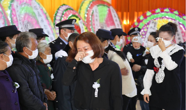 致敬缅怀！公安部追授云南抗疫一线 牺牲民警谢帅业为二级英模