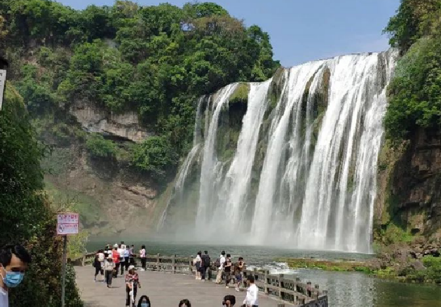 贵州省旅游市场强劲复苏带动经济持续向好