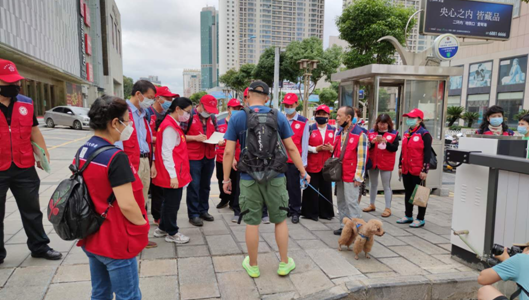 云南省昆明市市民代表团到白塔社区巡访文明养犬工作成效