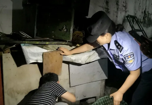 治庸·便民|豹猫”夜闯农户家 云南省怒江州泸水森警连夜救助保安全