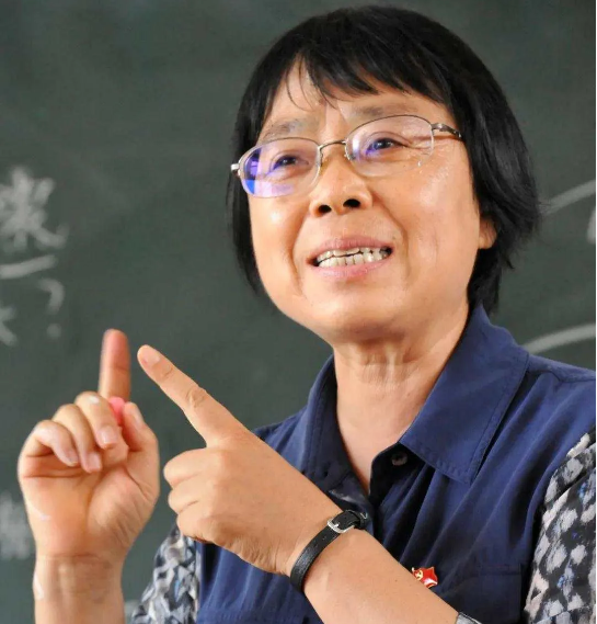 点赞！张桂梅被授予全国三八红旗手标兵称号