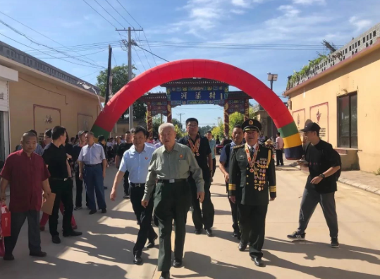 史光柱 战斗英雄 新中国最美奋斗者  “花光积蓄也愿意”,退休将军贾雪阳为乡下孩子不惜血本