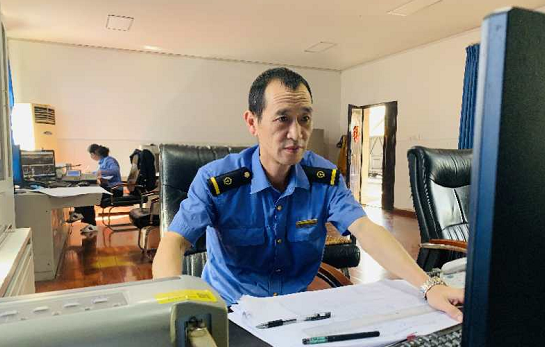 守文华：三十年坚守 守护列车安全运行