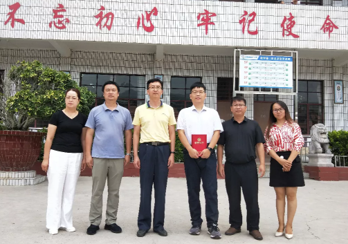 “青年外交官”谢超圆满结束支教“离任”