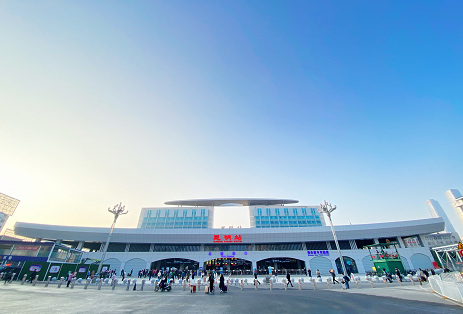 云南：“五一”坐着高铁赏美景品美食