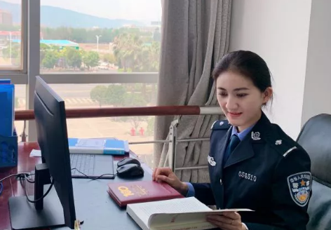 原来，你是这样的警花