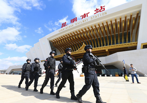 云南警方“五一”假期日均投入3.8万 警力护平安 全省社会治安秩序良好