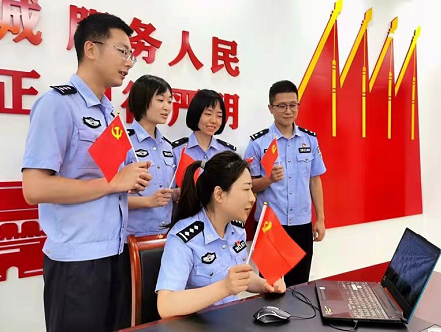昆明出入境边防检查站组织民警收听收看庆祝中国共产党成立100周年大会盛况