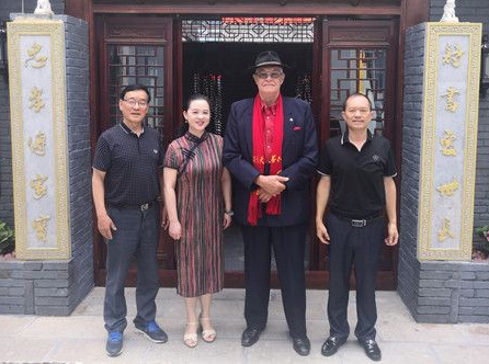 中国人民的好朋友 红土地上的洋女婿-记比利时驻华终身荣誉大使帕特里克·奈斯的中华情