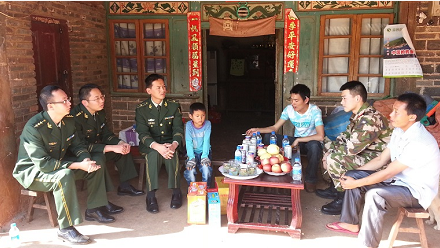 这是一群当过兵的移民管理警察