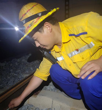 中老铁路上的这个老兵了不起