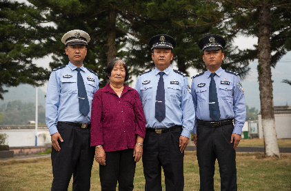 他们父子用生命诠释忠诚