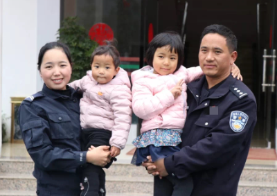 都市白领丽人到边境当戍边辅警