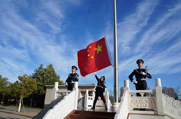 你好2022，我们擎旗奋进！ 昆明出入境边防检查站举行元旦升国旗仪式