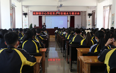 法律快车进校园 知法守法助成长
