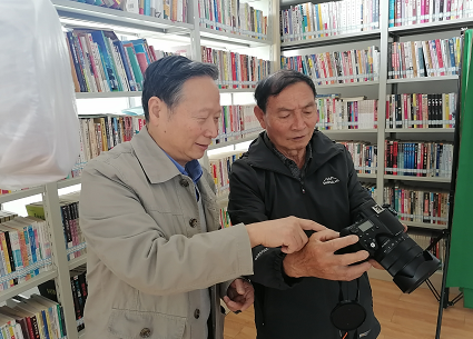 一寸小照片，邻里情无限，金星社区民生小实事为各族群众拍摄证件照