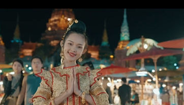 换上精美的傣装，每个人都能成为异国公主