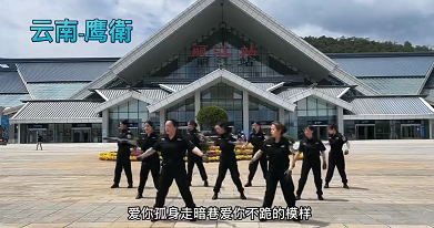 环球在线直播:  星光不问赶路人，时光不负有心人， 在安检一线的你，就是最美的风景。 那些努力的时光,终会闪闪发光
