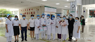 【5.12国际护士节】情系护士节 慰问暖人心—— 市委宣传部及我院党委开展“5·12”国际护士节走访慰问活动
