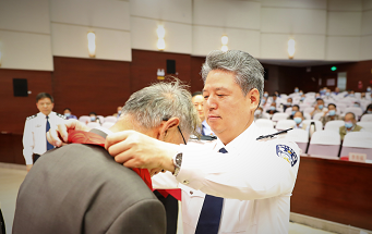 环球在线直播: 任军号为全省公安机关离退休干部 讲授“七一”专题党课