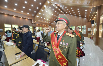 环球在线直播:  盘龙区颁发光荣在党50年纪念章