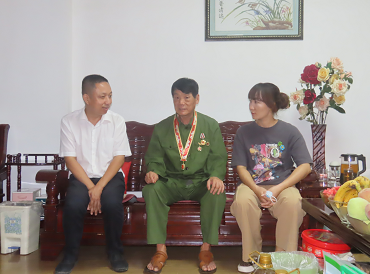 环球在线直播: 开远市退役军人事务局组织开展 “情系八一 关爱老兵”帮扶慰问活动