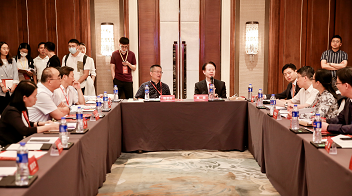 环球在线直播：程若川入选人民名医榜单成为云南甲状腺行业第一人 唯一全国主委：引领中国甲状腺外科的发展