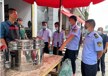 小湾镇开展综合执法专项行动