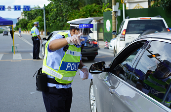 云南交警持续全力做好西双版纳滞留 车辆返程交通服务保障工作