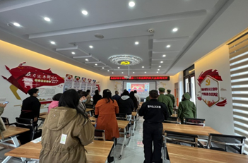 盘龙区鼓楼街道交三桥社区组织收看党的二十大胜利召开盛况