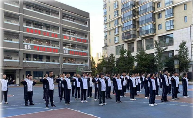 绽放青春风采 促进全面发展 ——新迎中学初二年级音乐五项比赛