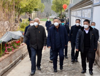 杨国宗到洱源县炼铁乡山石屏村宣讲党的二十大精神并开展走访慰问活动